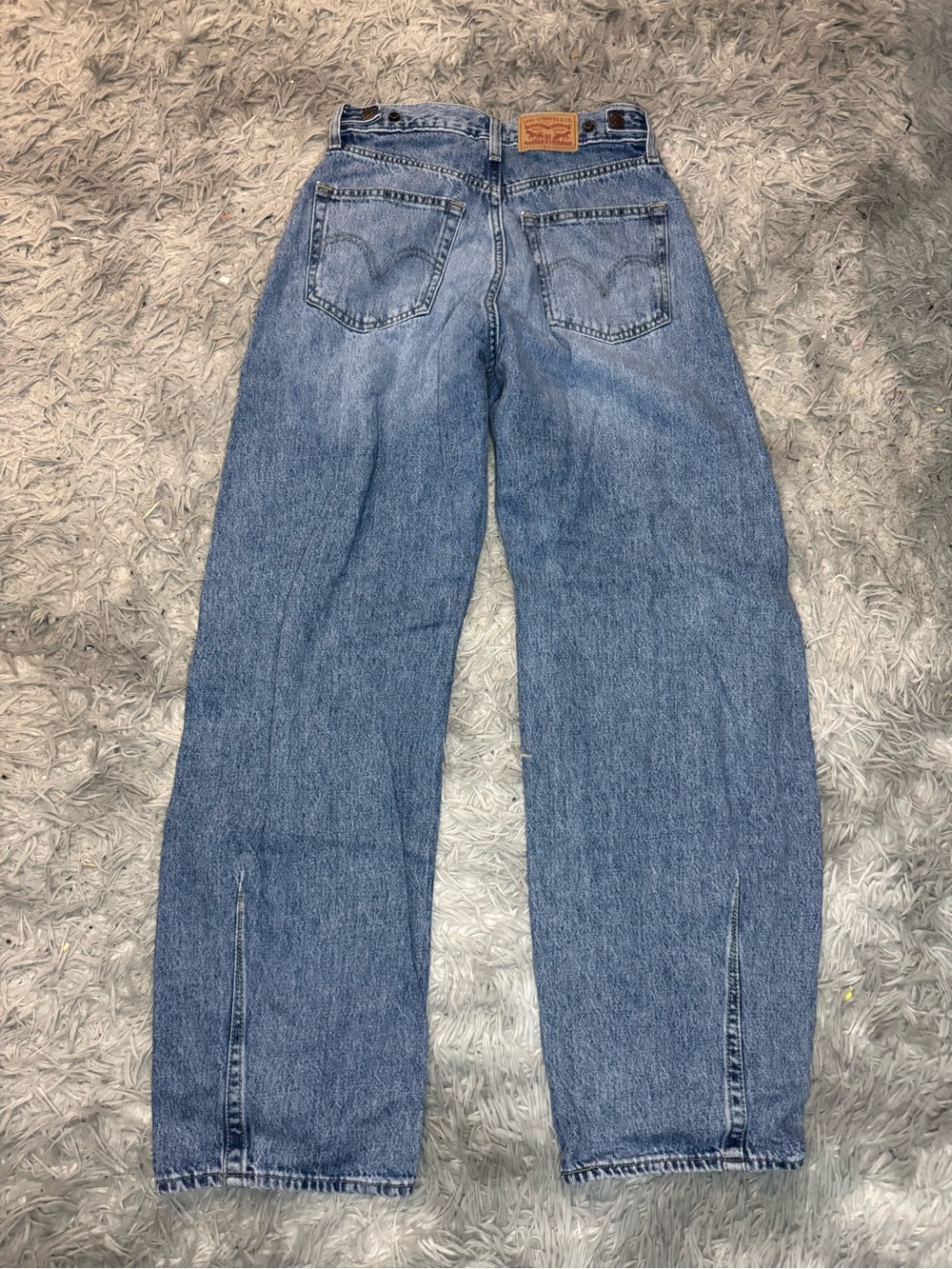 Levi’s Women’s Cinch Barrel Jeans - Let Love In Size 27x31 NWOT - Picture 9 of 12